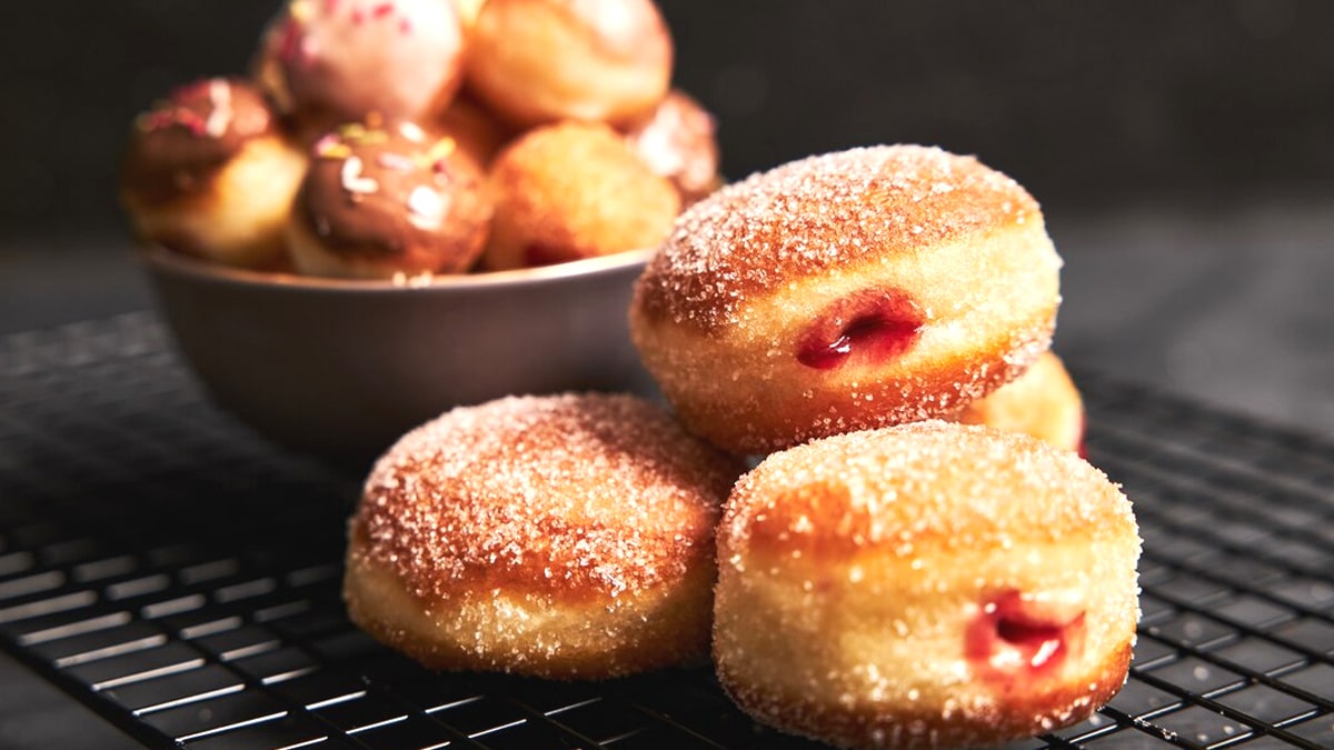 Préparez des beignets au sucre au four en un temps record : découvrez comment!