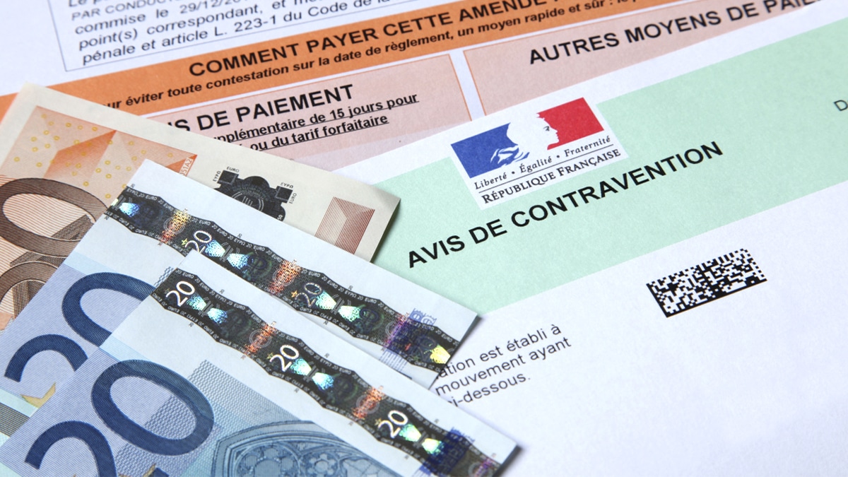 Ce geste est désormais strictement interdit en ce moment : il peut vous coûter jusqu’à 150 000 € d’amende et 3 ans de prison