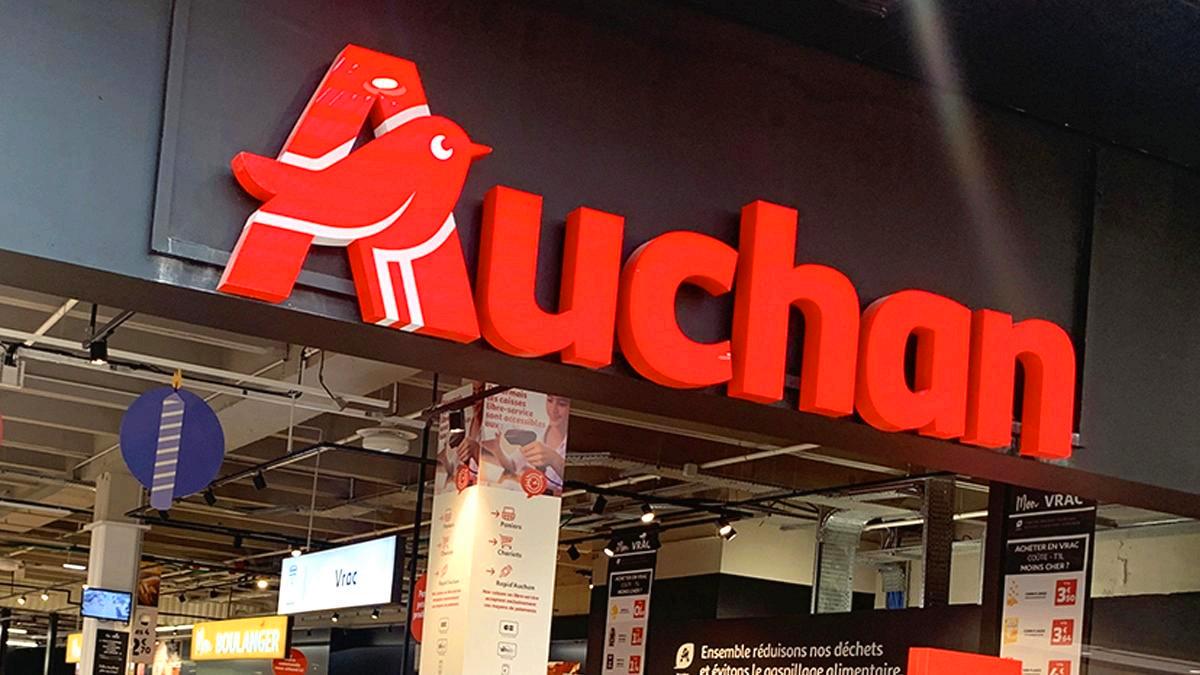 Auchan c’est fini : “Je travaillais là depuis 18 ans” confie cette employée licenciée sans préavis après l’annonce brutale de la suppression de 700 postes dans les magasins Auchan visés par la restructuration