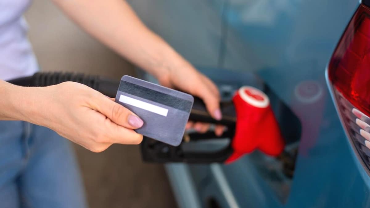 Une hausse temporaire des taxes carburant est évoquée pour la période estivale selon Bercy
