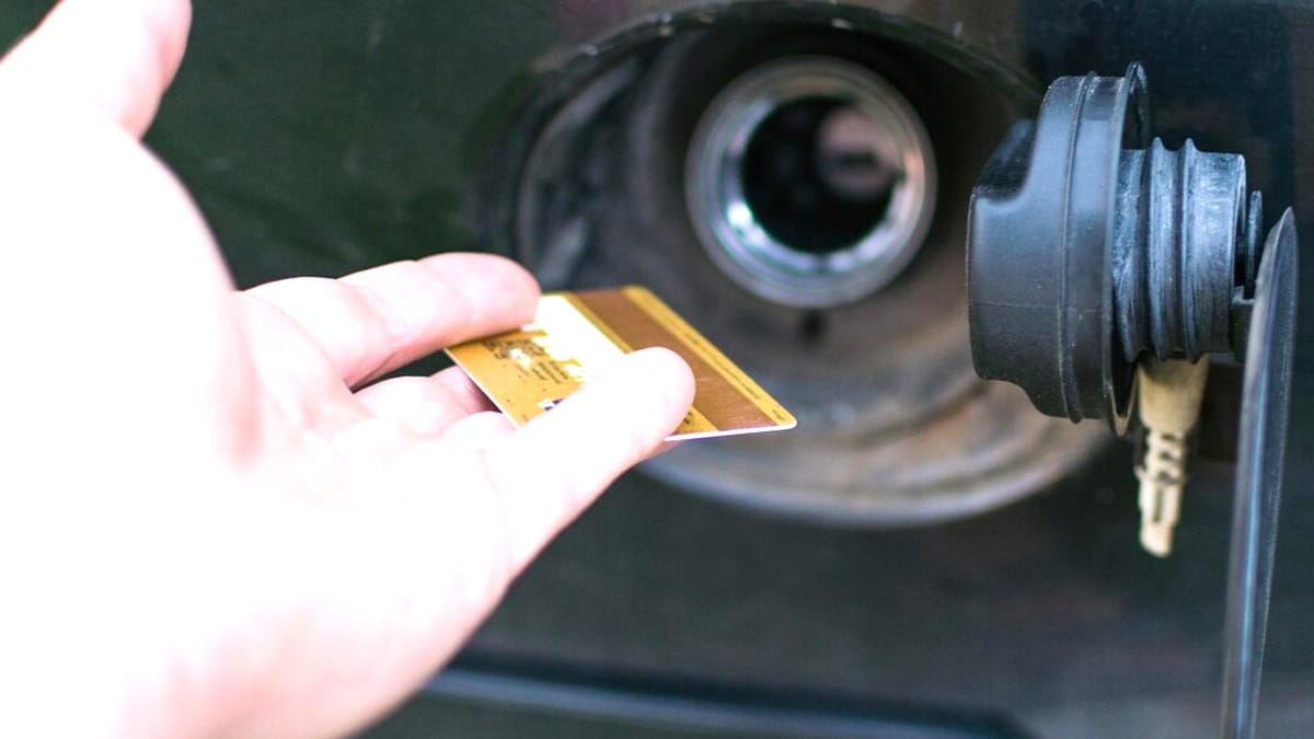 Une carte carburant gratuite pour les actifs précaires pourrait être relancée dès le 1er juillet 2025