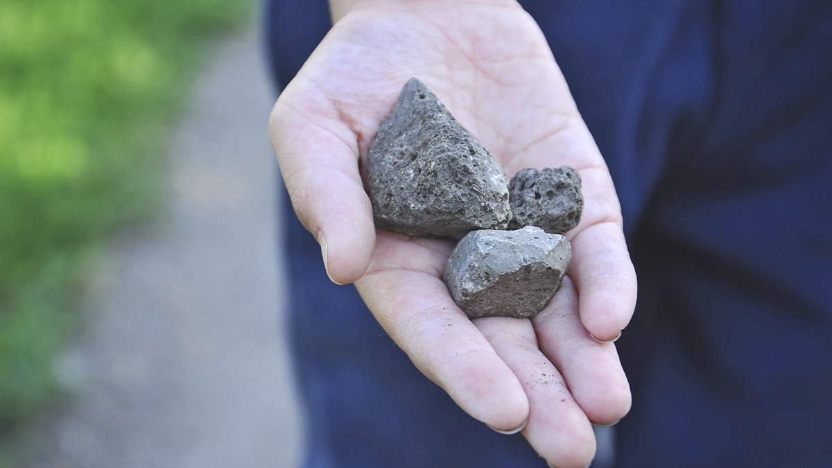 Ce mètre cube de roche jugée “inerte” vendu 15 € contient en réalité 14 % de minéraux stratégiques