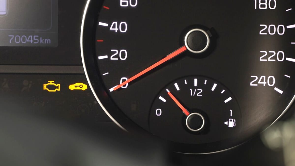 Ce voyant orange déclenché par l’électronique provoque une immobilisation immédiate chez certains garagistes