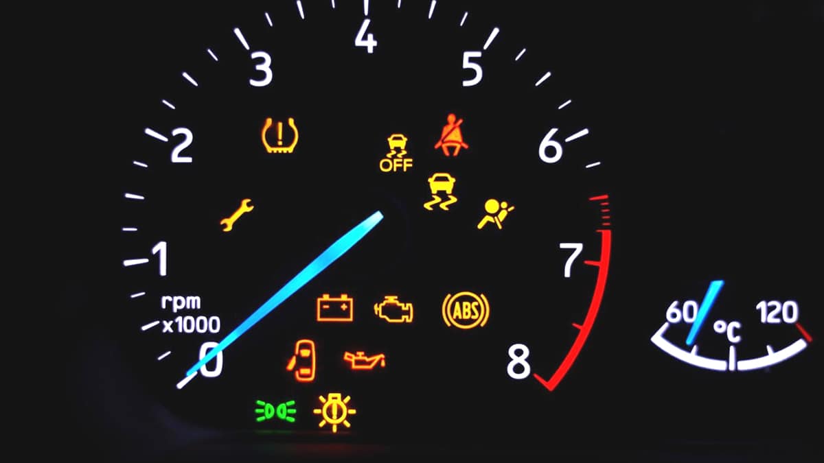 Ce voyant moteur peut cacher un défaut de catalyseur interdit à la revente