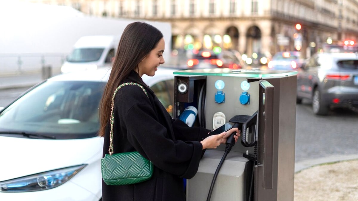 Cette nouvelle redevance sur stationnement électrique s’appliquera aux bornes publiques dès le 4 juin