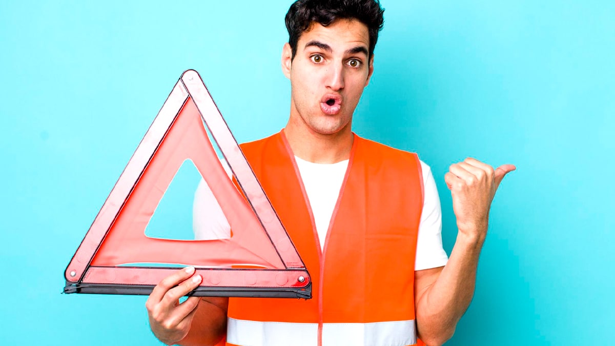 7 automobilistes sur 10 utilisent encore ce triangle de signalisation pourtant non homologué