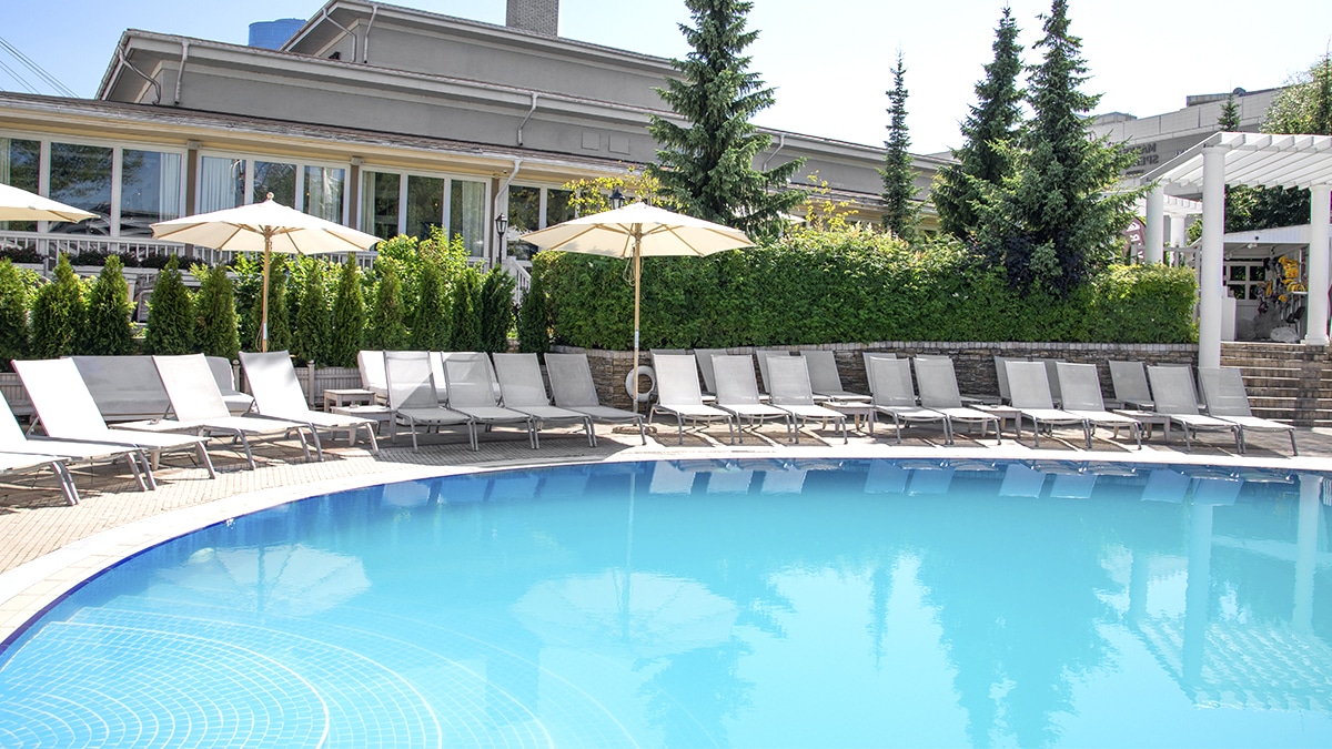 7 piscines d’hôtel sur 10 sont non conformes à la norme accessibilité selon une étude 2025