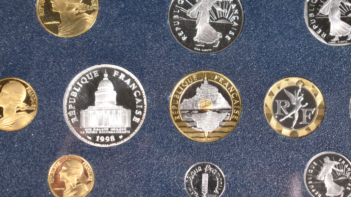 Ce coffret de pièces françaises 2008 revendu 1 800 € à cause d’une frappe fautée