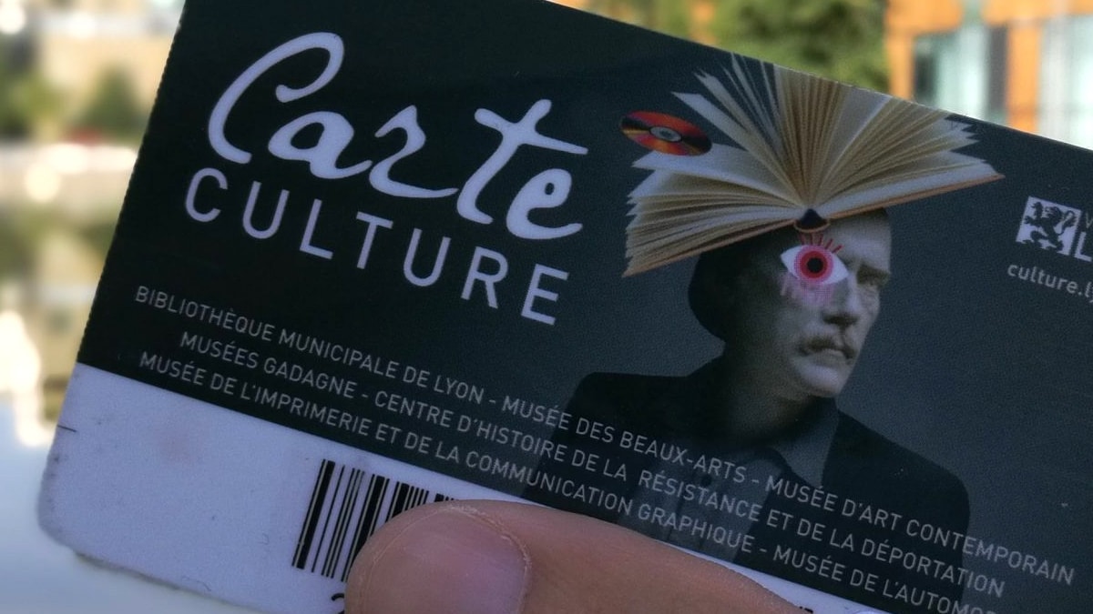 Cette carte culture gratuite pour les jeunes sortants de l’ASE est prolongée d’un an