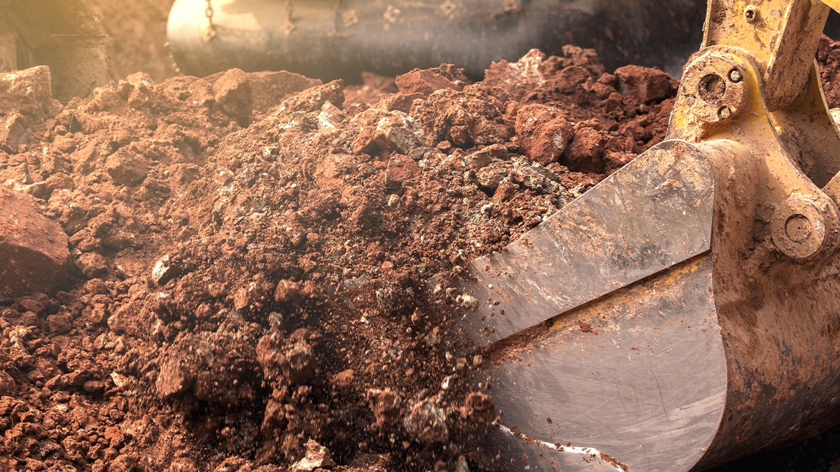 Une société de terrassement découvre du minerai de fer dans une ancienne friche industrielle