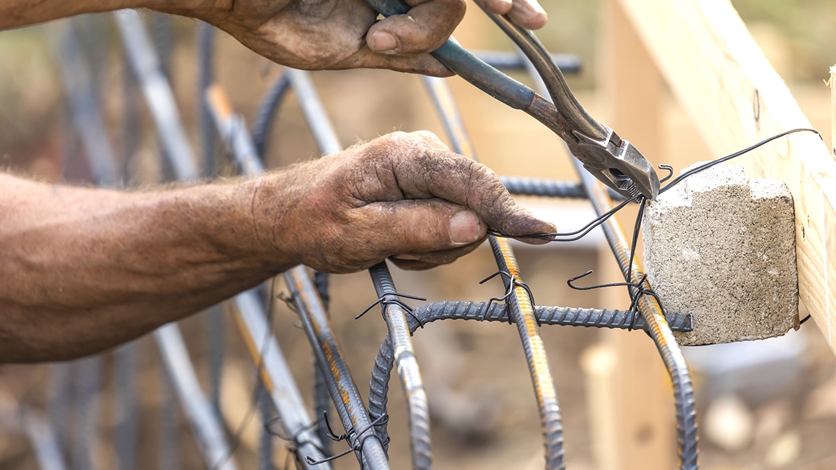 Cette entreprise artisanale met au jour une veine d’obsidienne en installant une clôture