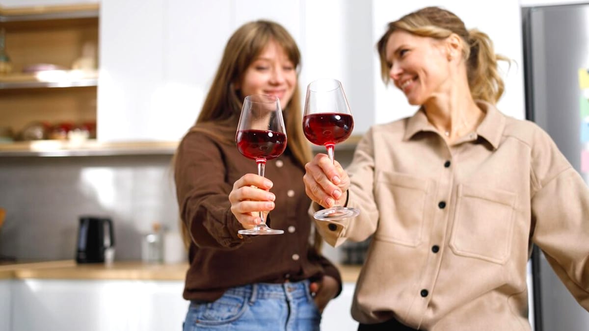 Vin rouge ou vin blanc au quotidien : une grande étude médicale tranche enfin sur leur impact réel et très contrasté sur le risque de cancer selon les chercheurs
