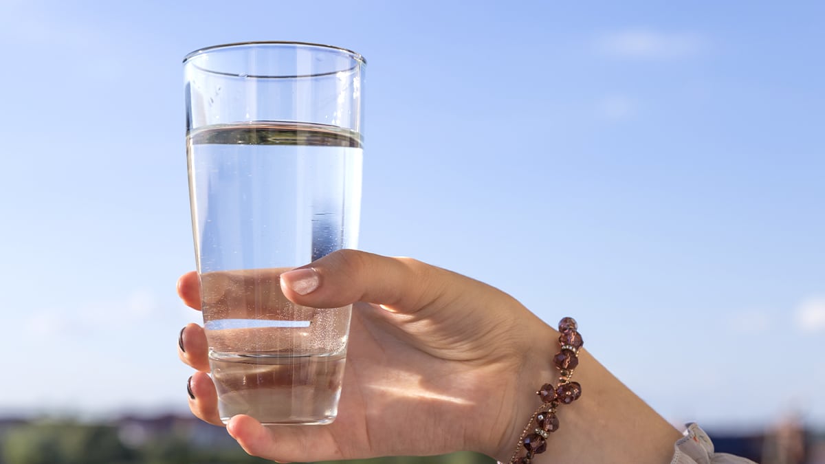 1,5 L d’eau par jour : faut-il inclure le thé, le café et les infusions dans ce calcul ? Les réponses précises des nutritionnistes face à cette idée reçue fréquente