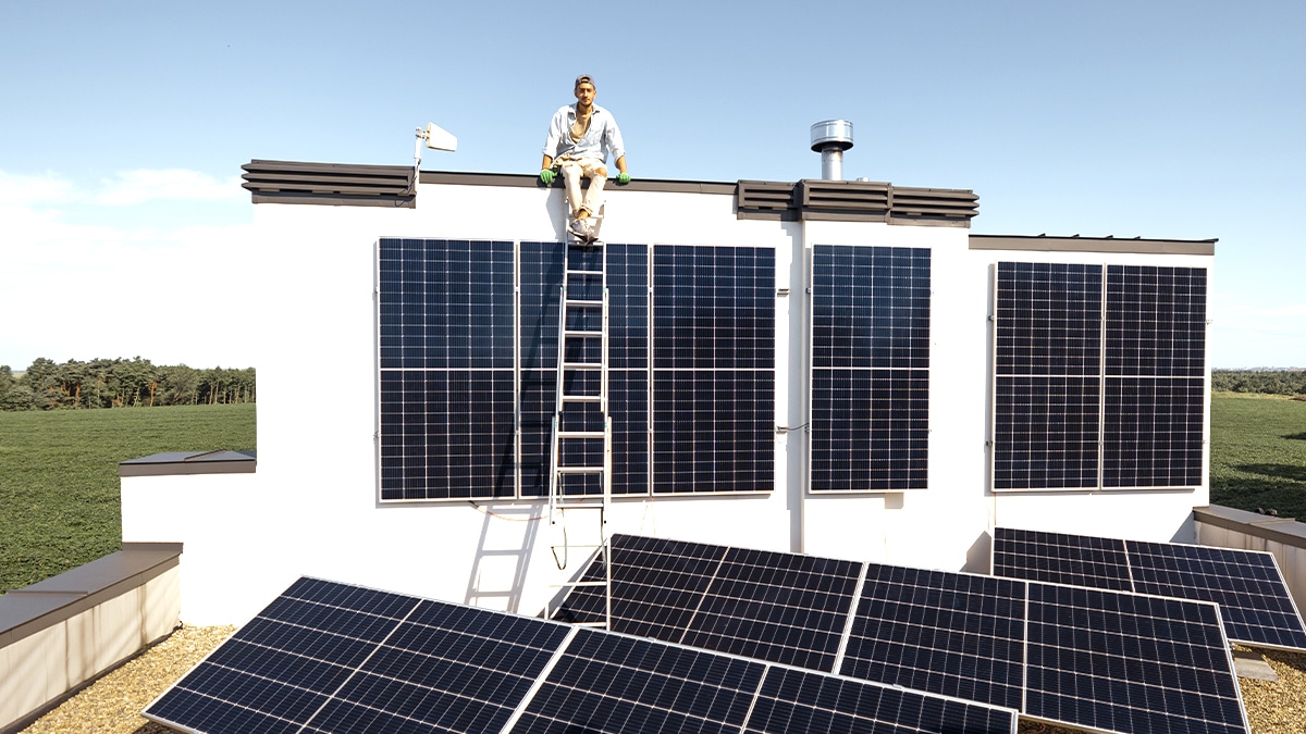 Ces panneaux solaires cachent des pouvoirs inattendus qui pourraient transformer notre quotidien bien au-delà de la production d’électricité selon de nouveaux travaux