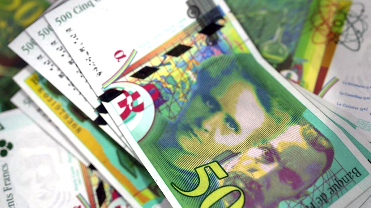 “On pensait que c’était des papiers inutiles” s’étonne cet ouvrier après avoir brûlé par erreur 8000 francs cachés dans une vieille valise selon son patron désemparé