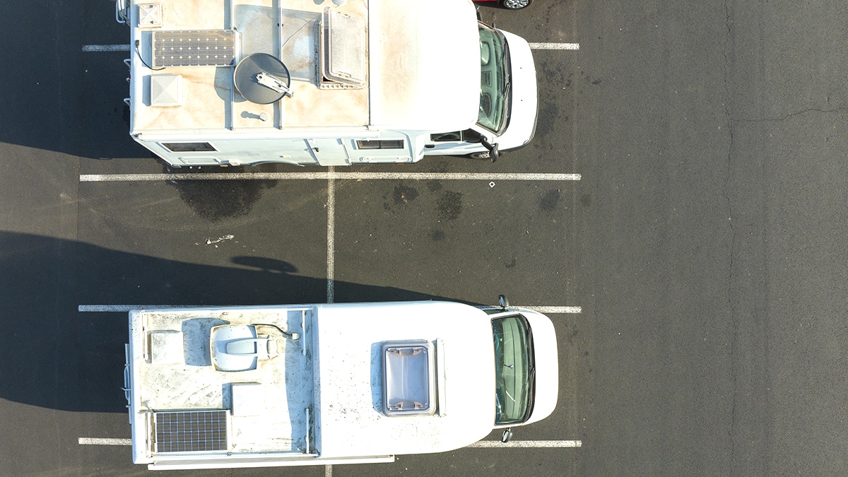 Ce quinquagénaire n’en revient toujours pas après avoir été verbalisé pour avoir garé son camping-car devant chez lui “je pensais pouvoir le faire, c’est mon terrain” dit-il, abasourdi par l’amende reçue pour stationnement abusif