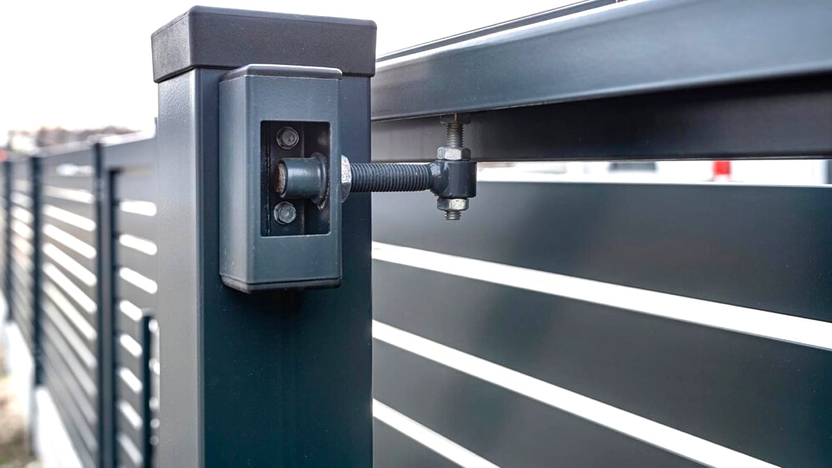 “On m’a verbalisé parce que j’avais installé un portail électrique” regrette ce propriétaire dont l’installation empiétait légèrement sur la voie publique