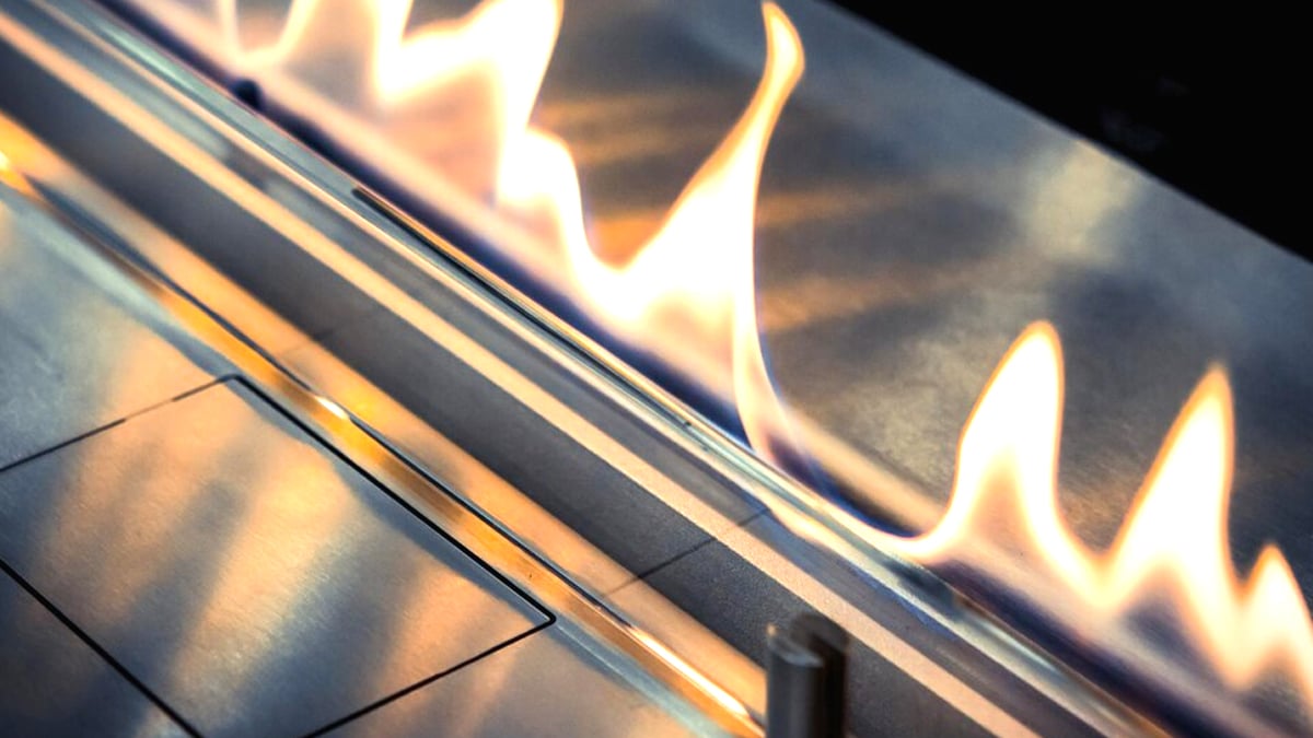 “C’était juste un feu d’ambiance au bioéthanol” raconte ce locataire après une amende pour utilisation non autorisée d’un dispositif extérieur