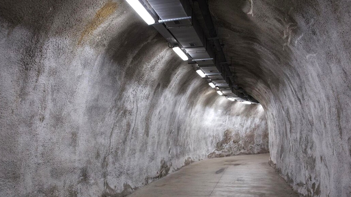 “Il disait qu’un jour tout s’arrêterait” raconte la voisine en découvrant un bunker autonome dans le sous-sol de sa maison