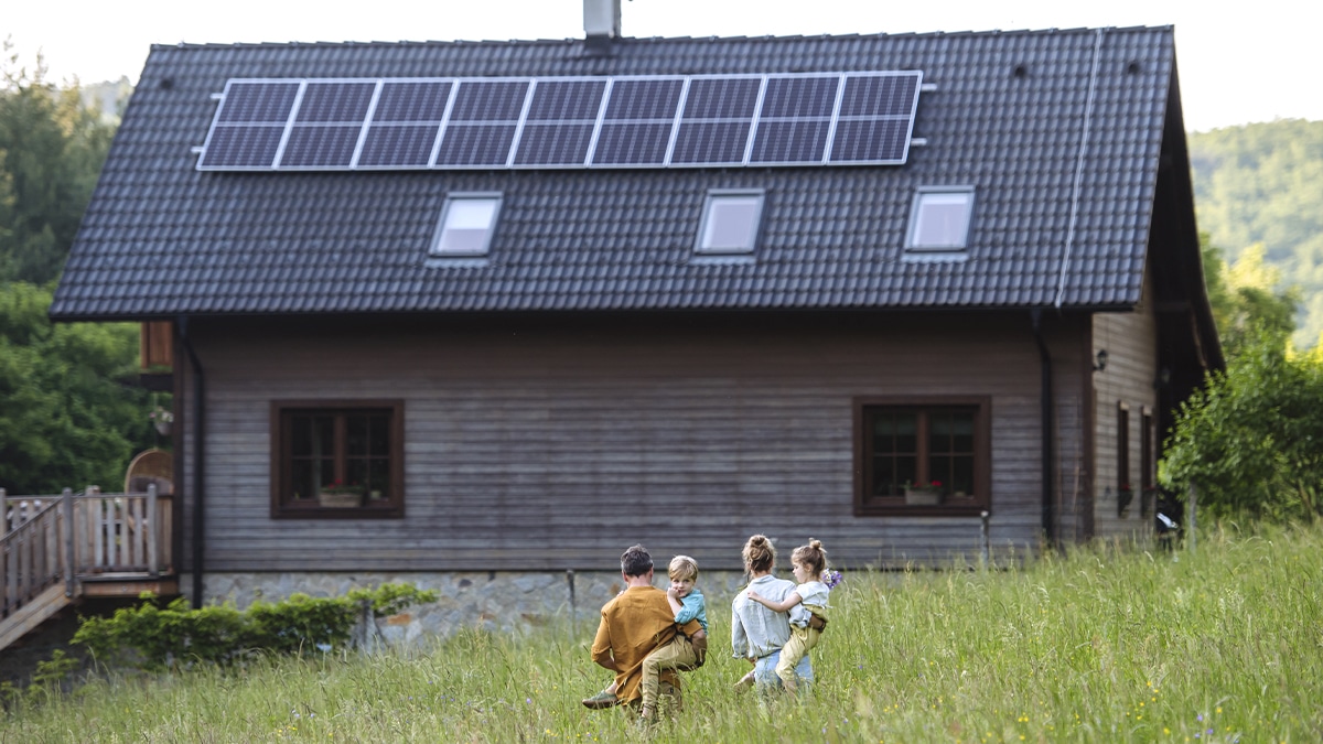 “Il avait tout dessiné dans un carnet” affirme l’architecte venu inspecter une maison de campagne construite selon les principes solaires avant l’heure