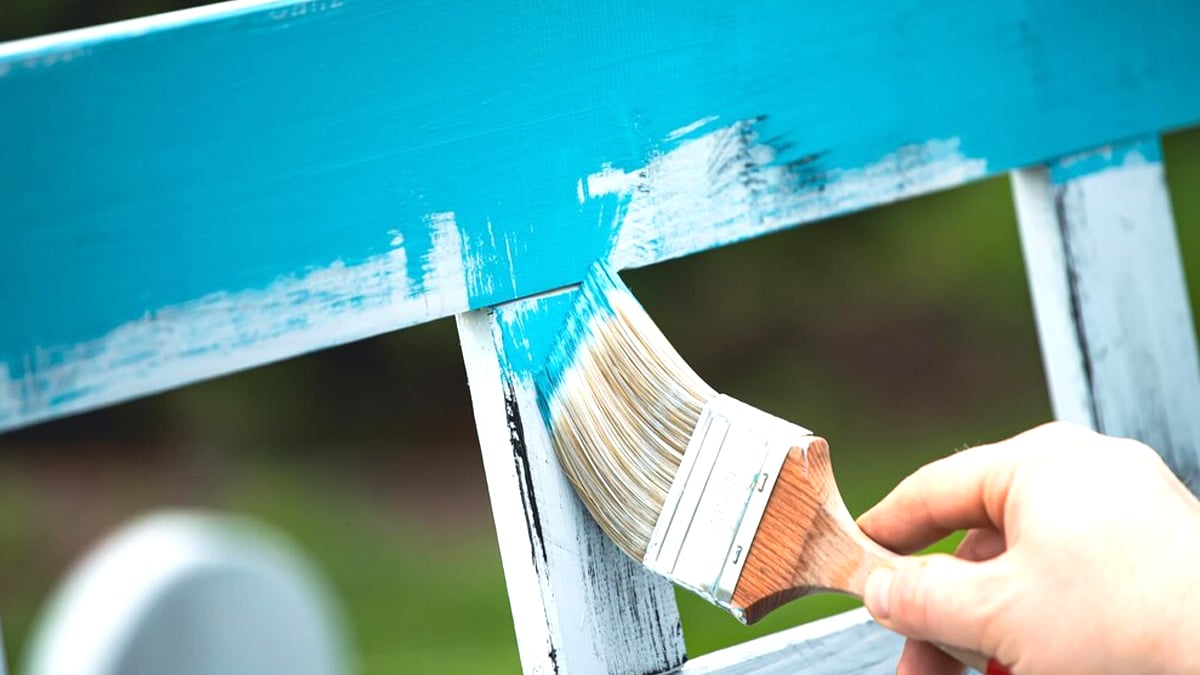 “On m’a verbalisé parce que j’avais peint mon portail en bleu” raconte ce propriétaire qui ignorait que la couleur était interdite dans sa zone classée selon le règlement local