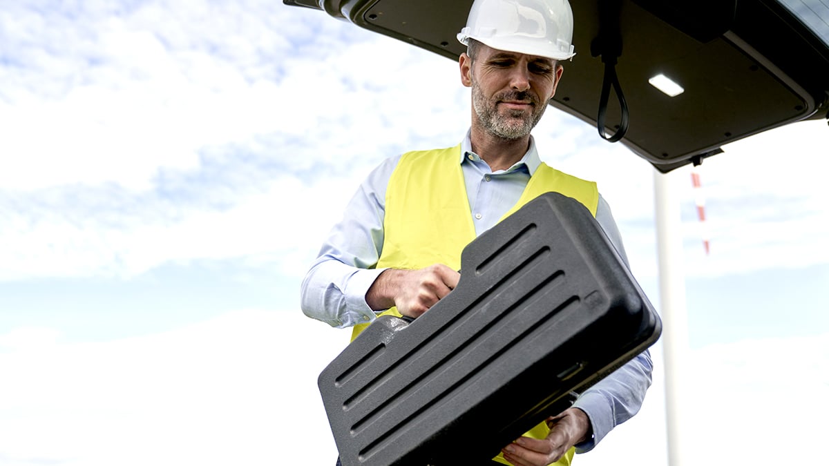 “Il avait transformé une valise en générateur” rapporte l’ingénieur qui a examiné le mécanisme portable alimenté par pédalier, encore capable de recharger un téléphone