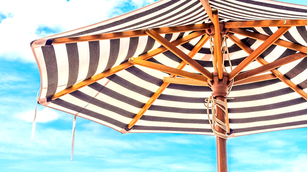 “Je ne pensais pas qu’un parasol vissé au sol était considéré comme une structure fixe” avoue ce restaurateur après un contrôle inopiné