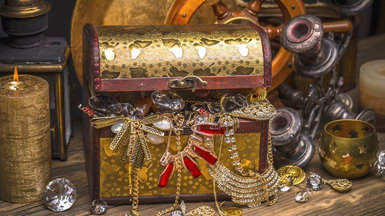 “On ne savait pas qu’il avait tant accumulé” reconnaît le liquidateur après avoir listé 327 objets anciens de grande valeur dans un grenier laissé à l’abandon
