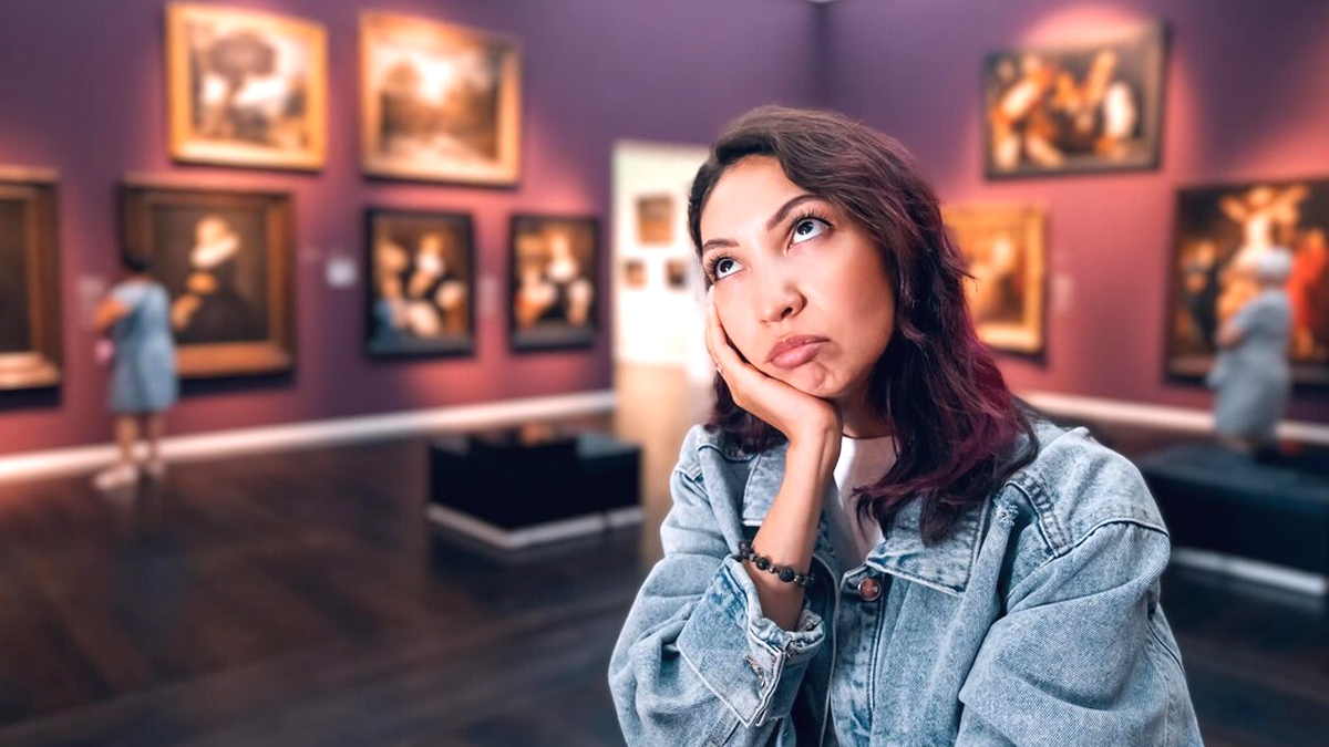Un musée exposant des œuvres d’art à l’envers suscite une polémique inattendue