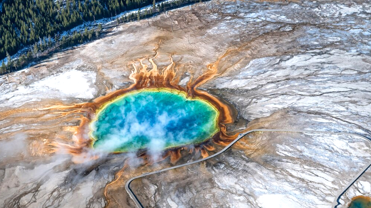 Une nappe de pétrole lourd révélée par un glissement de terrain : 4 départements concernés, aucune alerte officielle
