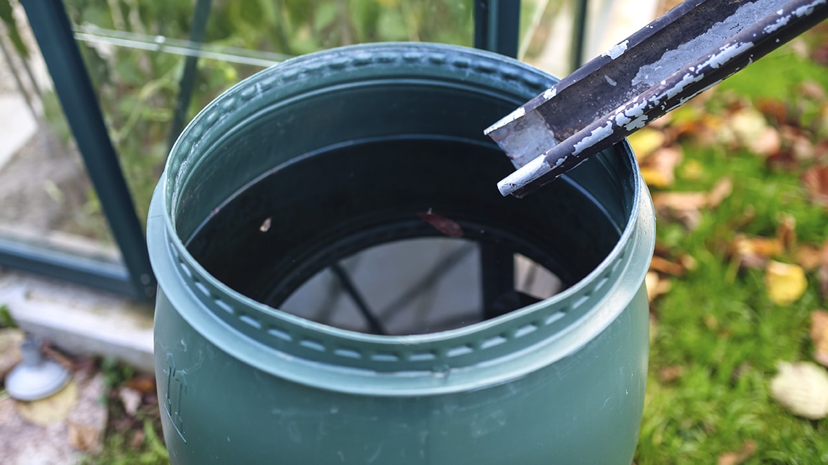 “On m’a interdit d’installer un récupérateur d’eau” témoigne ce citoyen après avoir enfreint une règle locale de protection du patrimoine architectural