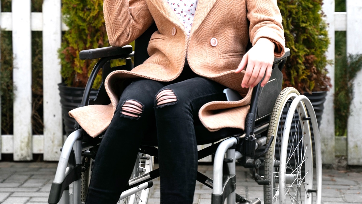 “C’était pour ma fille en fauteuil roulant” témoigne cette mère après une amende pour rampe d’accès non déclarée en façade