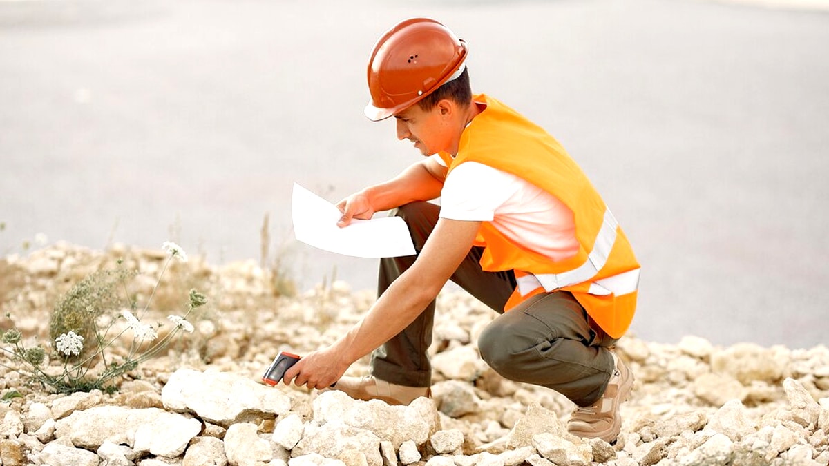Un chantier public révèle un gisement de terres estimé à 4 milliards d’euros, les employés reçoivent 12 000€ chacun sur leur compte en banque