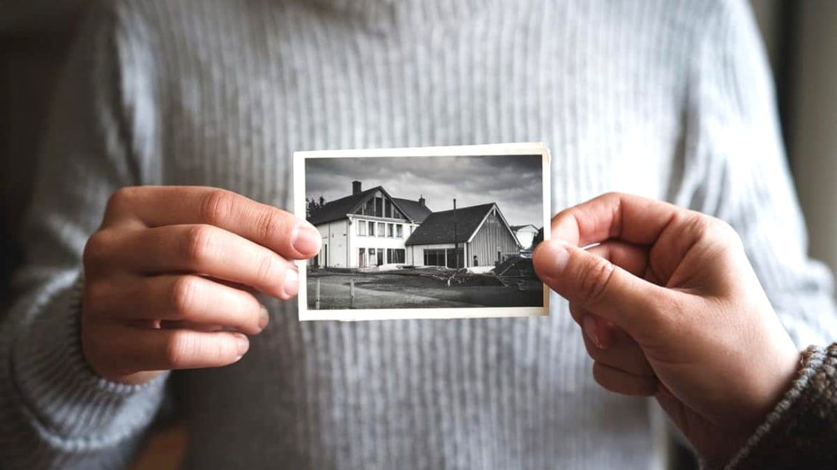 Ces photographies anciennes déterrées lors d’une démolition mettent au jour un mariage secret