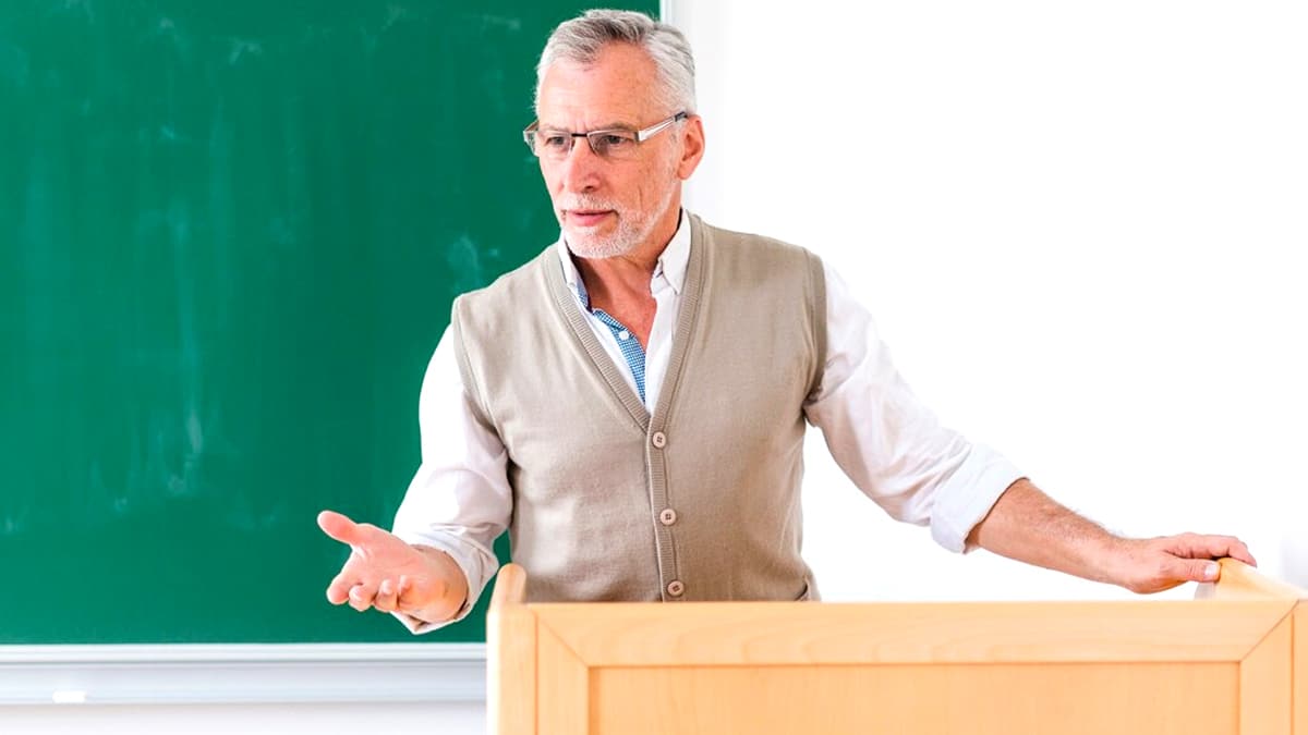 “J’ai toujours fait mon métier avec passion” : cette prof de collège part à la retraite avec la boule au ventre