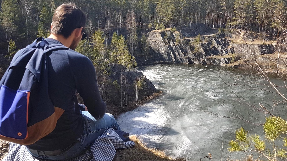 Ce narrateur a retrouvé un récit de voyage légendaire près d’un fleuve