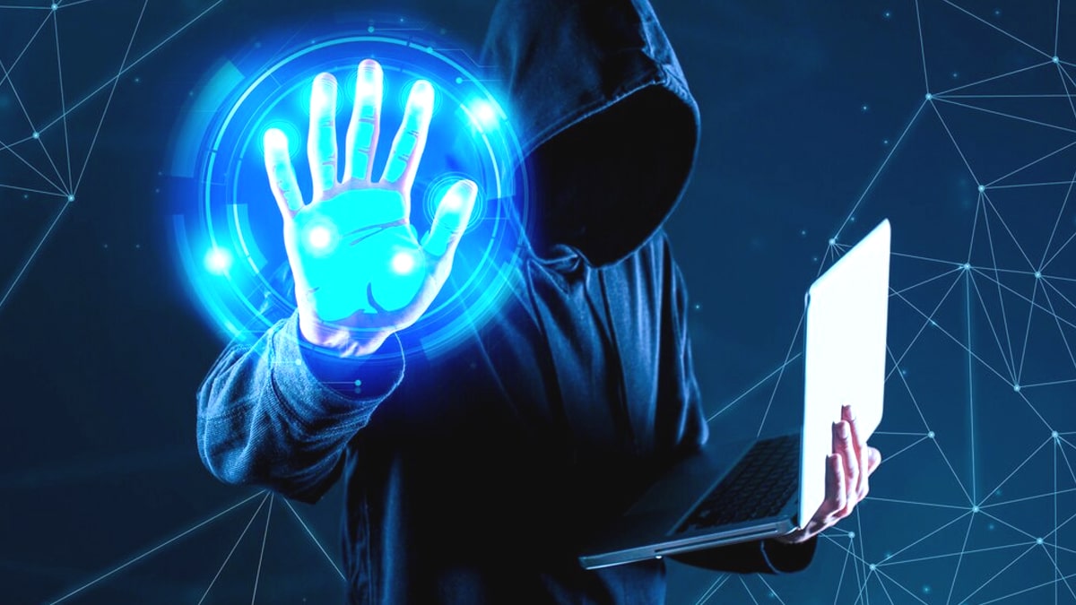 Un pirate informatique ordinaire devient un héros après avoir découvert un scandale