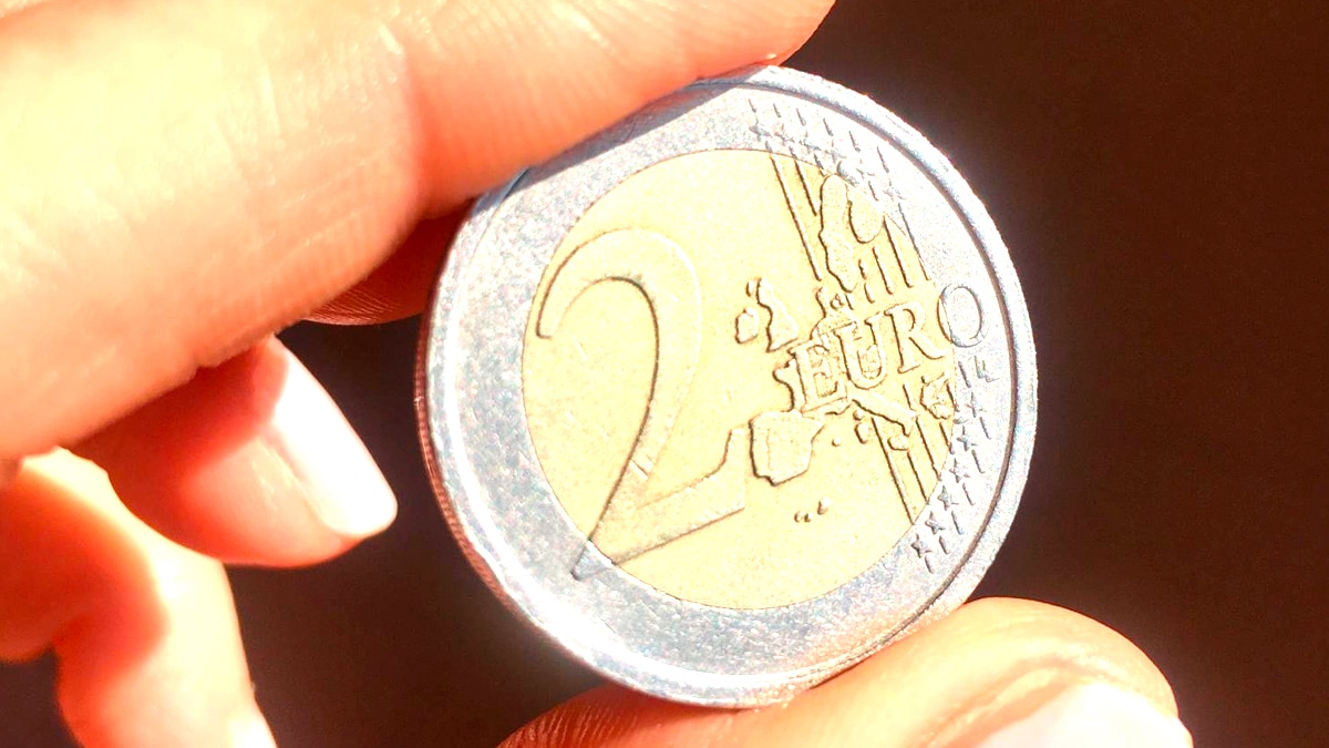Cette pièce rare de 2 euros que vous avez peut-être chez vous peut rapporter jusqu’à 15 000 € et sa valeur ne cesse d’augmenter aux yeux des collectionneurs « je l’avais dans un bocal sans savoir qu’elle valait une fortune »