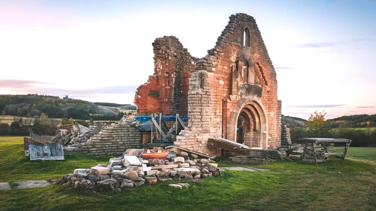 Une ruine médiévale ranimée par des passionnés d’histoire devient centre d’attraction