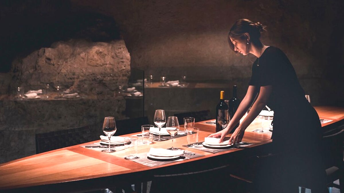 Ce restaurant, exclusivement à l’aveugle, attire des gourmets en quête d’une expérience unique