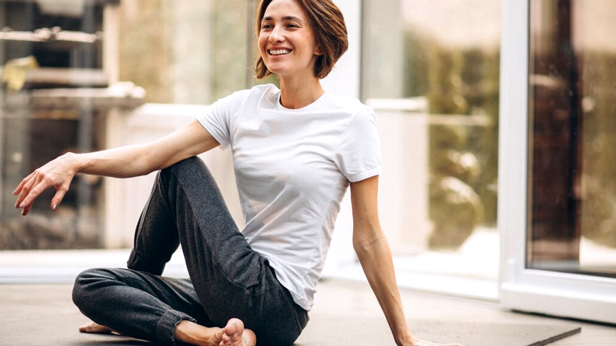 À 54 ans, j’ai été surprise par l’impact de ces 5 exercices sur ma posture et ma confiance
