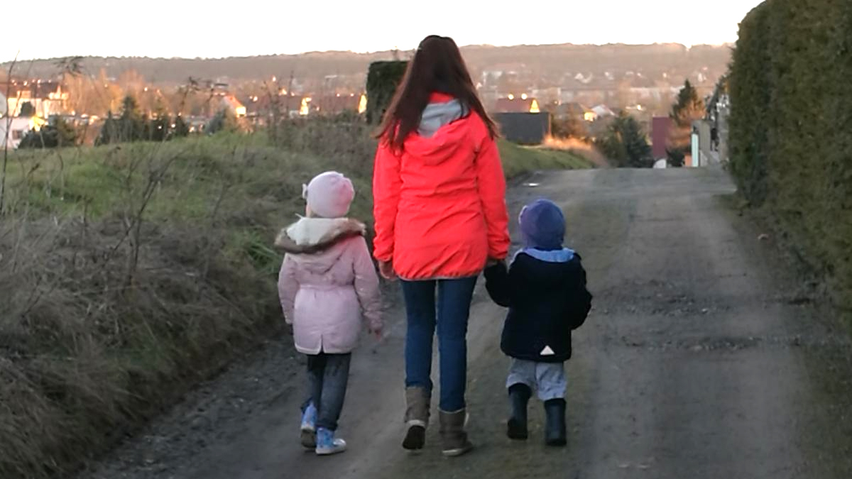 Une mère prend la route pour retrouver son fils disparu depuis cinq ans, le bonheur au bout du chemin