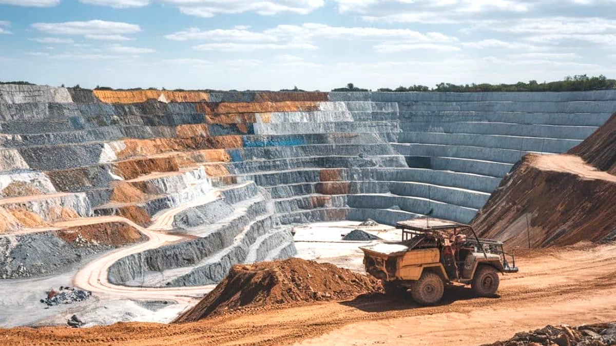 “C’est mon terrain, mais je n’ai aucun droit dessus” : ce gisement de zinc éstimé à 8 milliards d’euros cause des soucis à ce particulier