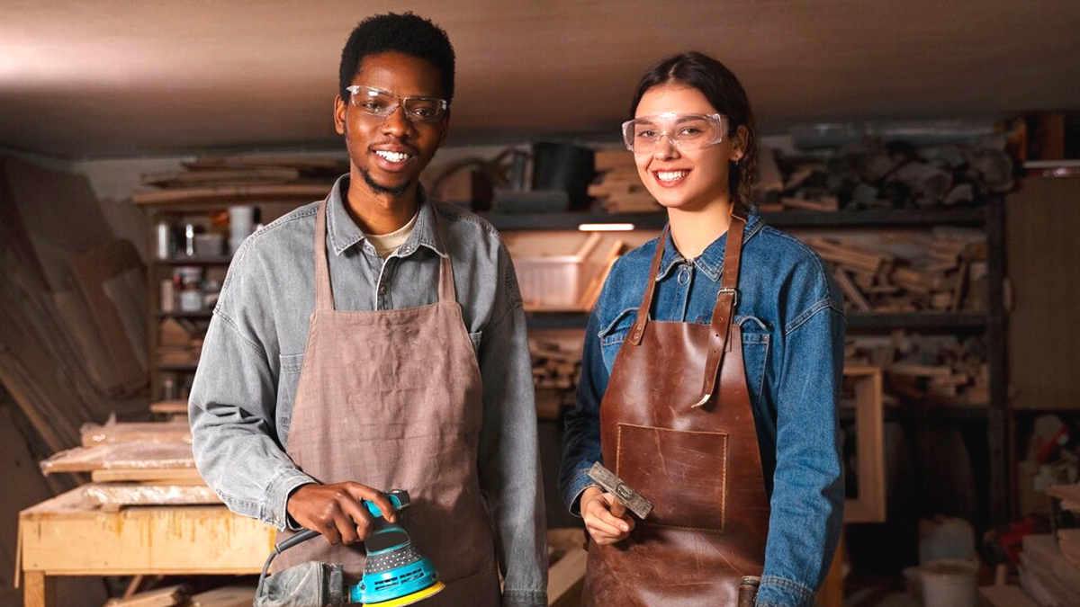 Entre dettes et espoir, ces jeunes créateurs lancent une marque qui change la donne pour les artisans