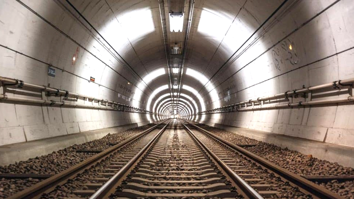 Deux étudiants découvrent dans un ancien tunnel ferroviaire un gisement de soufre rare : 12 millions d’euros qu’il devront rendre à l’état
