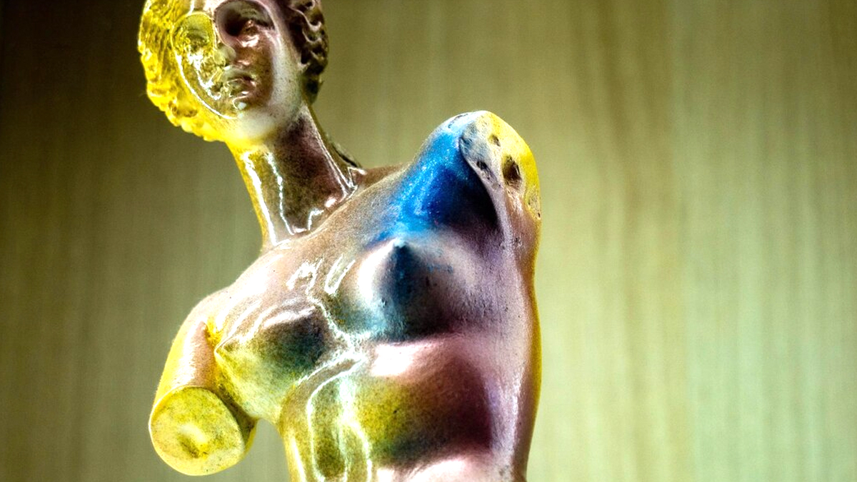 Une statue de cire humaine se dévoile comme une œuvre d’art tactile