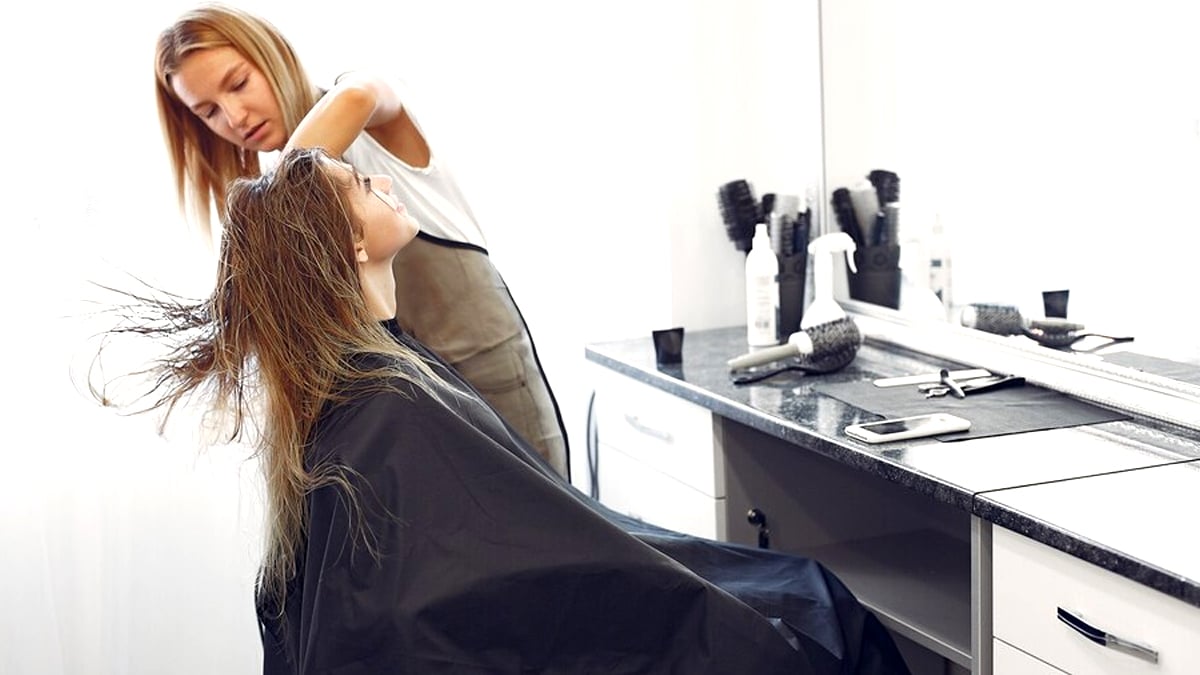 “J’ai géré toute seule mon salon de coiffure pendant 25 ans” : sa pension ne couvre même pas ses frais fixes