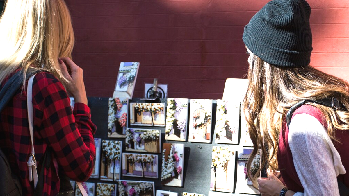 Une galerie en plein air attire des artistes désireux de partager leur vision du monde