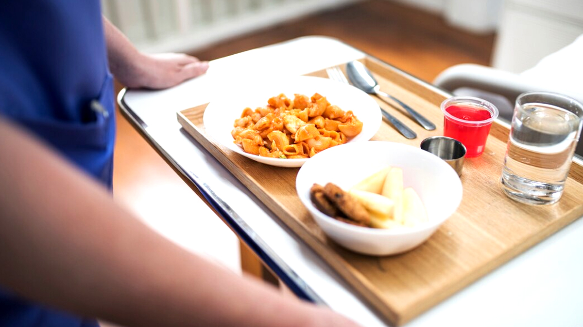 “J’ai bossé dans les cuisines de l’hôpital pendant 38 ans” : sa retraite ne couvre même pas son loyer