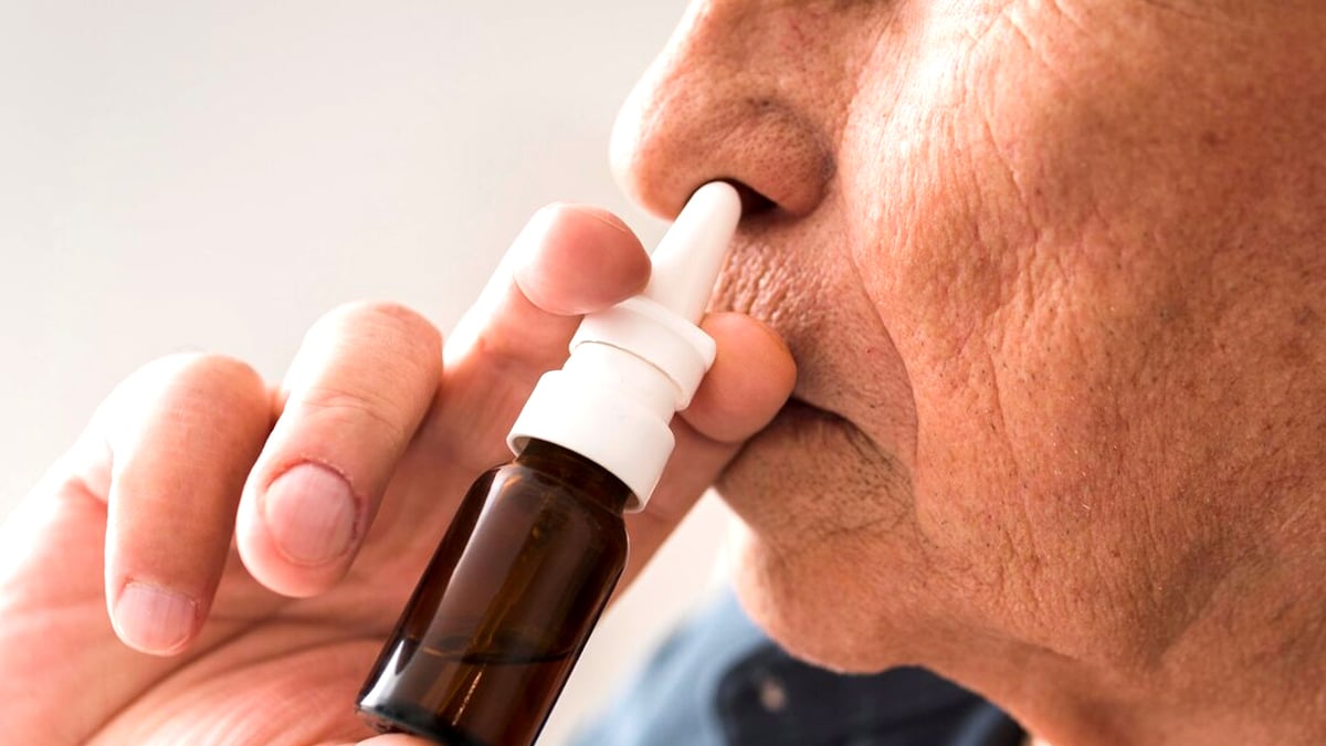 “J’ai mis ces gouttes dans mon nez pensant que c’était du sérum” : c’était un concentré d’huiles essentielles pures “Je voulais juste dégager mes sinus”